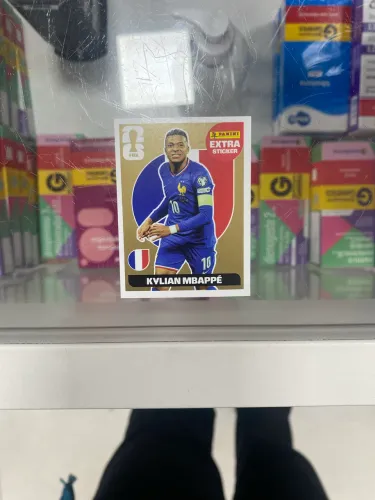 FIGURINHA LEGENDS EXTRA STICKER KYLIAM MBAPPÉ GOLD