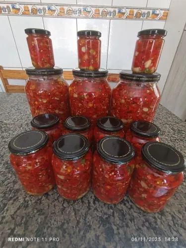 Pimenta dedo moça para restaurante feita com vinagre de maçã e óleo de girassol e alho