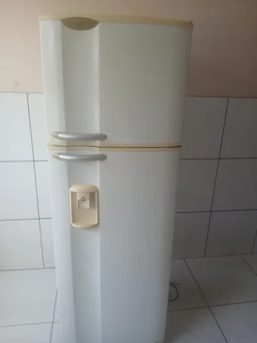 Vendo geladeira funcionando perfeitamente 
