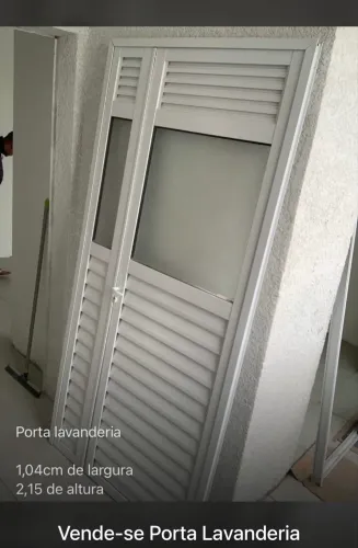 Porta de alumínio branca para lavanderia 