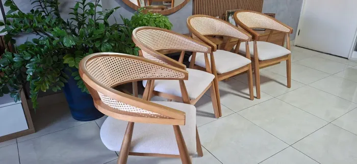 Cadeiras de Jantar em Madeira - Design Contemporâneo/Conjunto com 4 Unidades