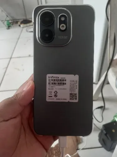 Celular semi-novo para assumir as parcelas 