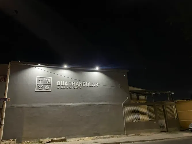 Pinturas externas e internas, revitalização de fachadas e letreiros