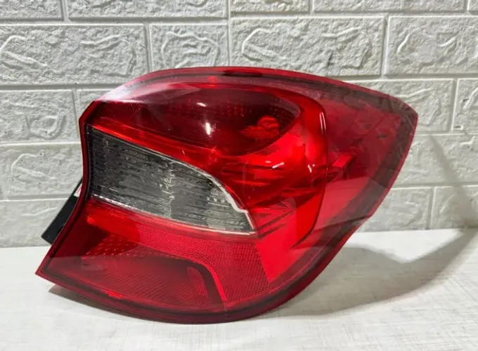 Lanterna direita Ford Ka 2019 20 21 2022 original fumê