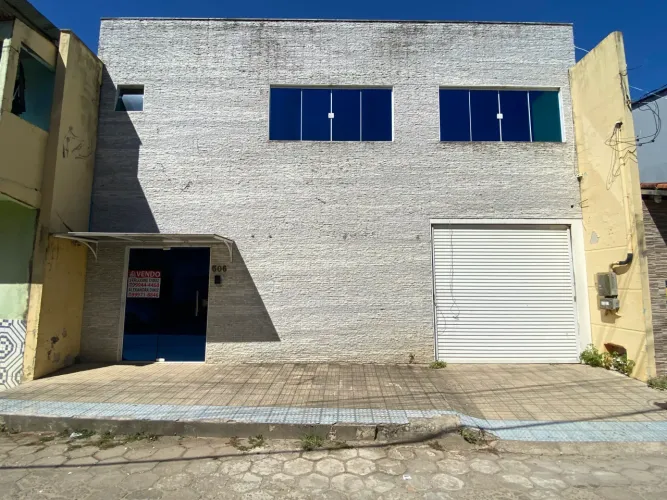 Vendo prédio comercial no Centro de Piúma/ES
