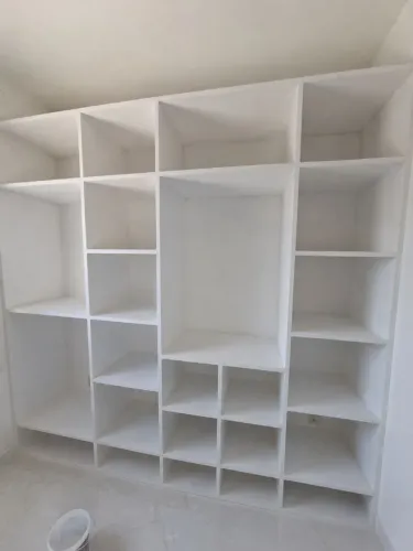 Guarda-roupa de gesso