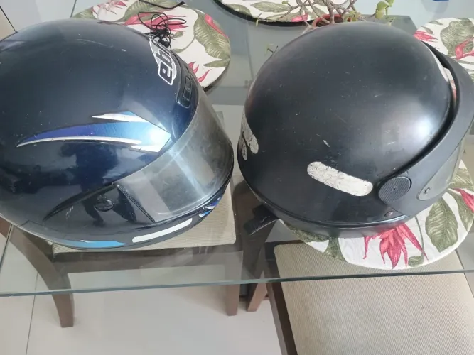 2 Capacetes de Moto Usados