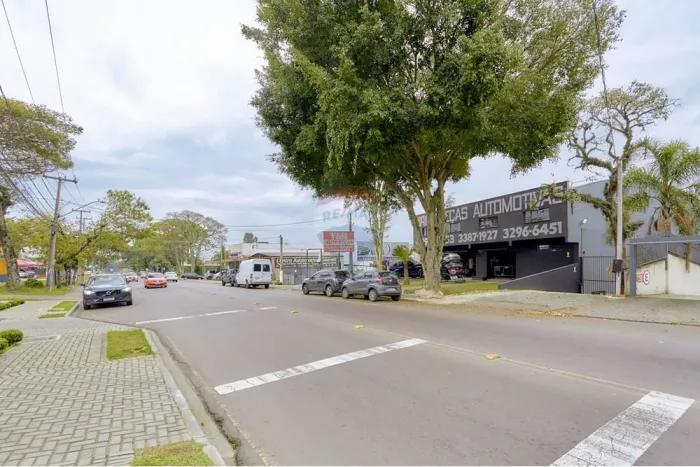 Prédio Comercial. Bairro Guabirotuba. Curitiba. PR