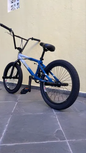 BMX em estado de nova