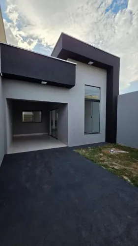 BELISSIMA CASA COM QUINTAL SETOR JARDIM CURITIBA REGIAO NOROESTE GOIANIA