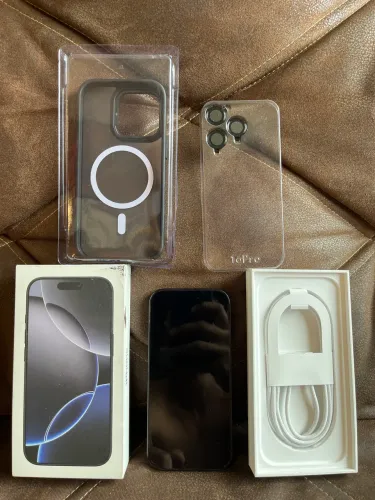 Vendo IPhone 16 Pro Max  na garantia ainda