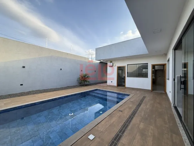 Casa Moderna com Piscina, Energia Solar, 03 Quartos - Jardim Campos