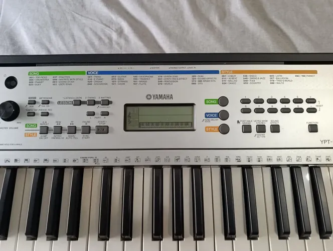 Teclado Yamaha YPT 255