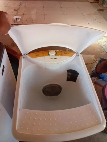 vendo um tanquinho muito conservado marca colormaq