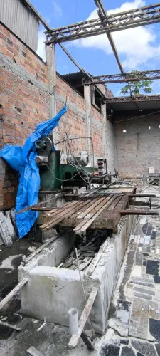 Vendo máquina industrial de cortar granitoeletroca, em bom estado de conservação