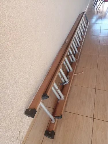 Escada 6 metros de fibra e alumínio. 