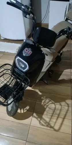 Moto elétrica Lee hao