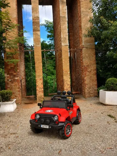 Carrinho elétrico infantil jeep