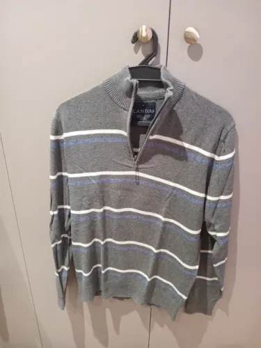 Blusas tamanho M, lote único com 4 unidades