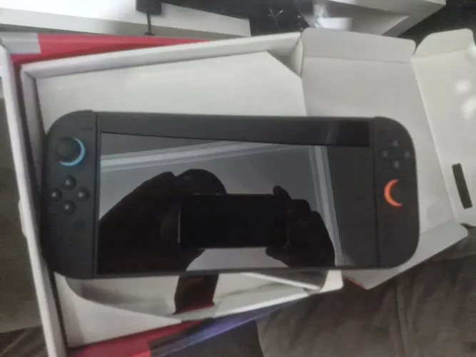 Nintendo Switch 2 + Mario Kart.