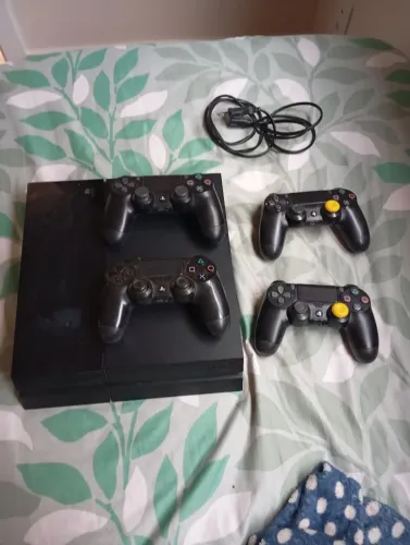 PS4 COM 4 CONTROLES