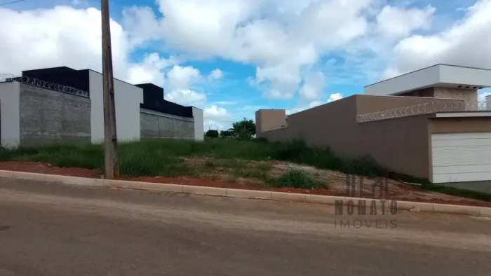Imóvel para venda tem 360 metros quadrados em Setor Três Marias - Goiânia - GO