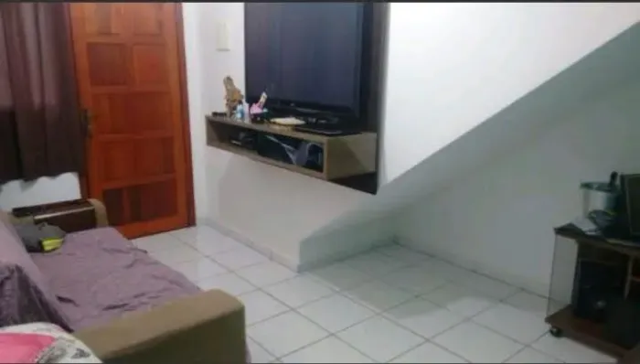 Alugo casa novinha, sem taxa de IPTU e Condomínio.