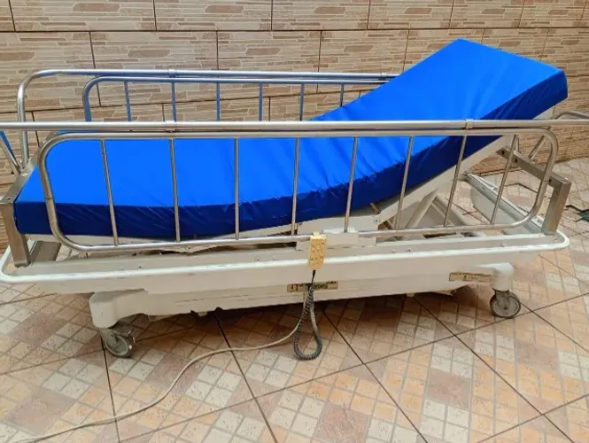 Cama hospitalar elétrica em excelente estado, acompanha colchão hospitalar e pneumático