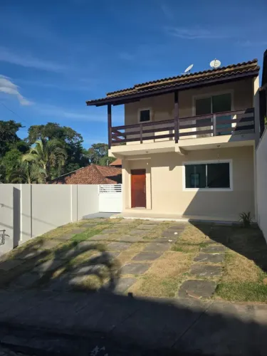Casas em condomínio fechado para locação na Granja dos Cavaleiros em Macaé/RJ, 03 Quartos,