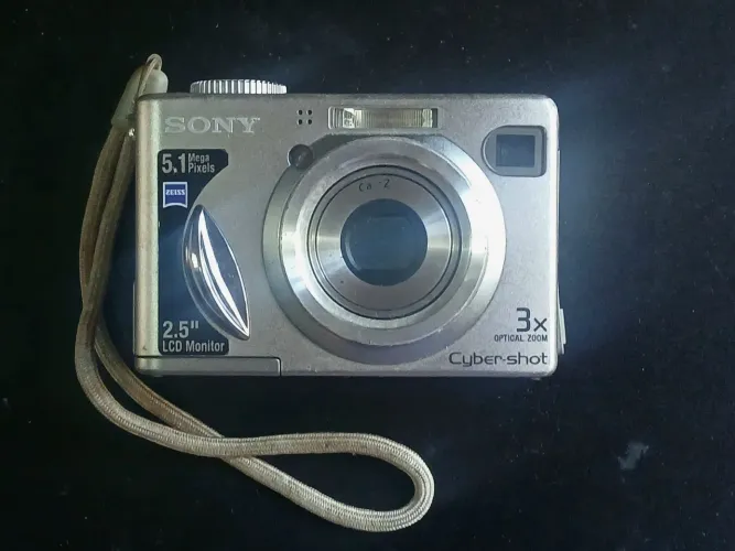 Câmera digital Sony Cyber-shot DSC-W5 Liga Mas Não Mostra Imagem Defeito CCD 