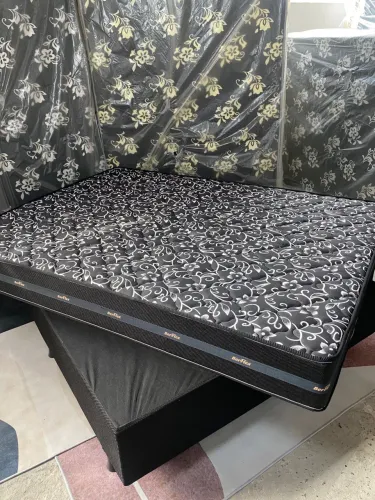 Cama de casal base e colchão