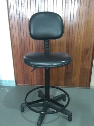Cadeira Alta Giratória com Apoio