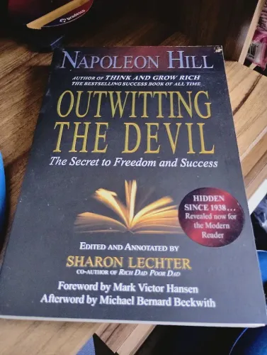 Livro Napoleon Hill Mais esperto que o diabo (em inglês)