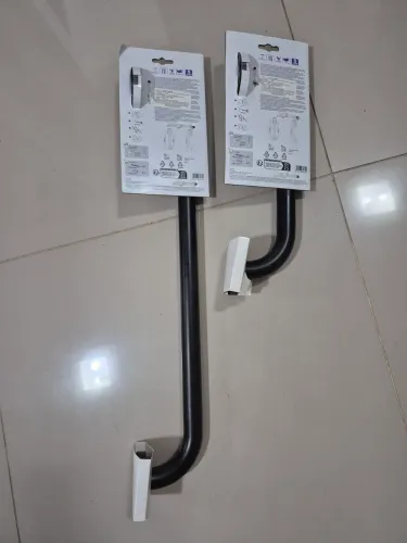 2 Barras de acessibilidade medindo: 67,8 cm e 37,8 cm
