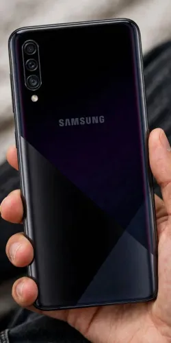 Vendo celular 250 olx Samsung A30S com capa e carregador