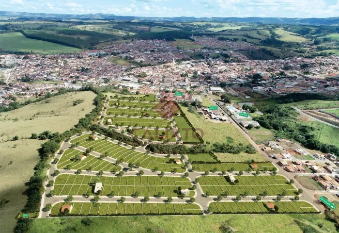 TERRENO DE 250 M² EM CÁSSIA/MG PRÓXIMO AO SANTUÁRIO SANTA RITA  LIBERADO PARA CONSTRUÇÃO