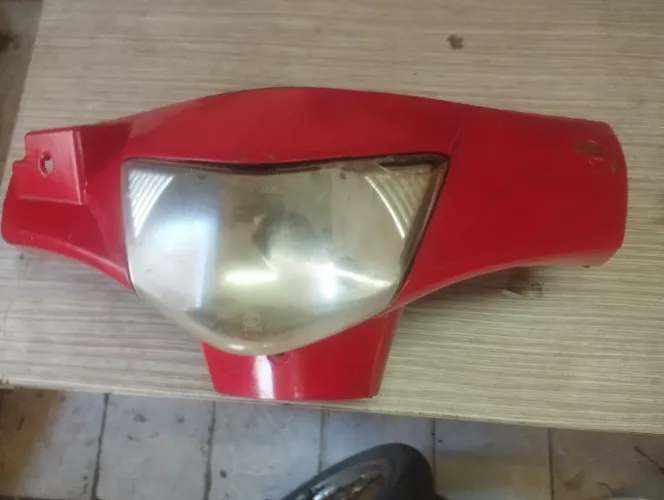 Farol com carenagem e painel da soft 50cc original usado 