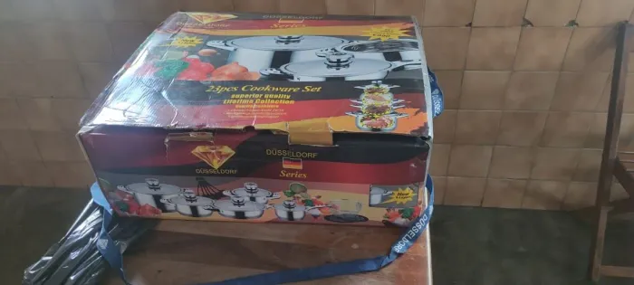 Vende-se conjunto DÜSSELDORF alemão...