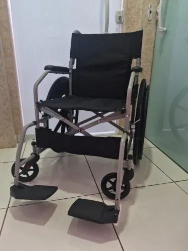 Cadeira de Rodas Dellamed D100 Seminova