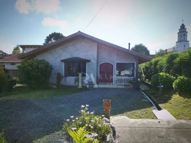 Casa à Venda no Centro de Campo Alegre/SC
