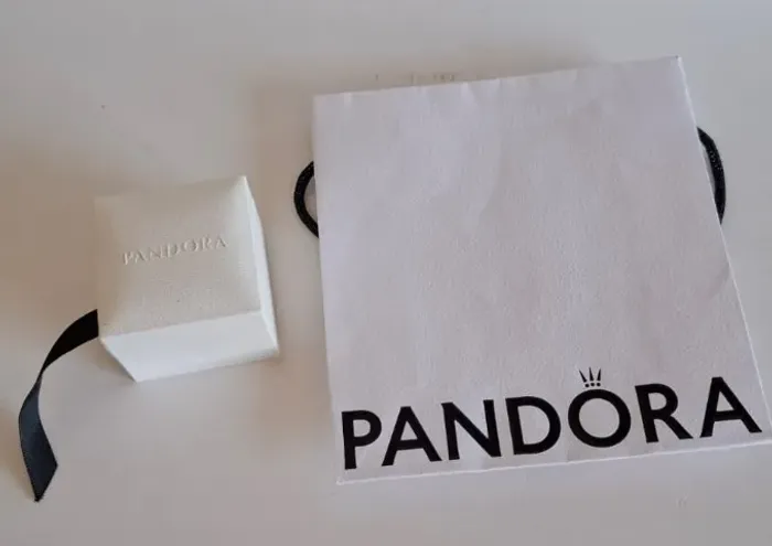Caixa para berloque e sacola Pandora