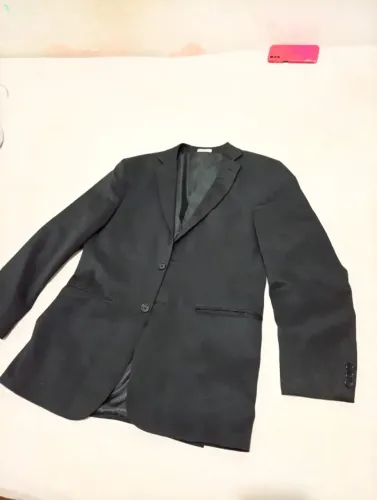 Vendo ternos A primeira foto é o blazer e a camisa social R$ 80,00 O outro é o terno compl