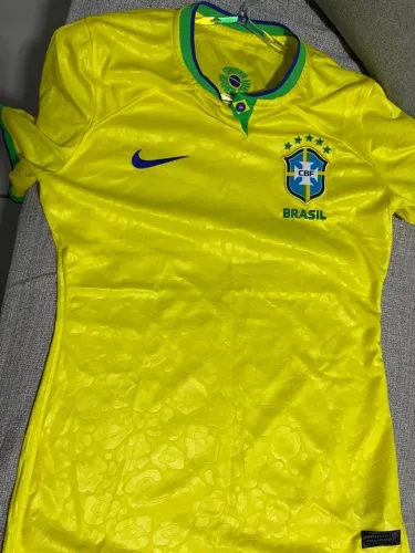 Camisa feminina oficial seleção brasileira (Tamanho P) - NÃO É TAILANDESA