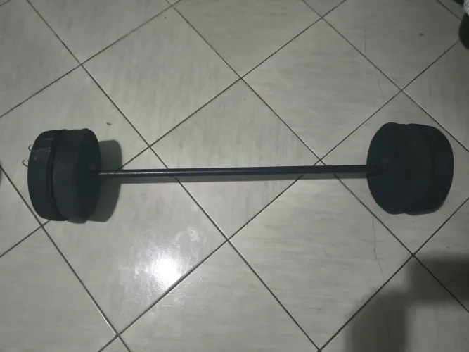 4 Anilhas de concreto de 5k, mais 1 barra!