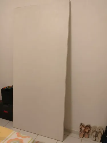 Porta formicada de cor branca tamanho 96 largura por 2.10 altura