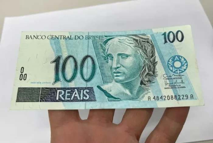 cédula de 100 da 1ª Família do Real antiga para colecionador