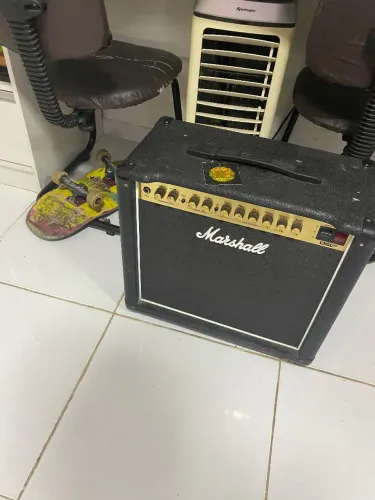 Caixa de som marshall DSL20