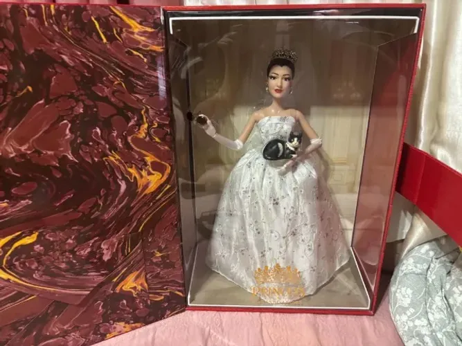 Boneca Disney Diário da Princesa Mia Thermopolis 40cm Edição Limitada
