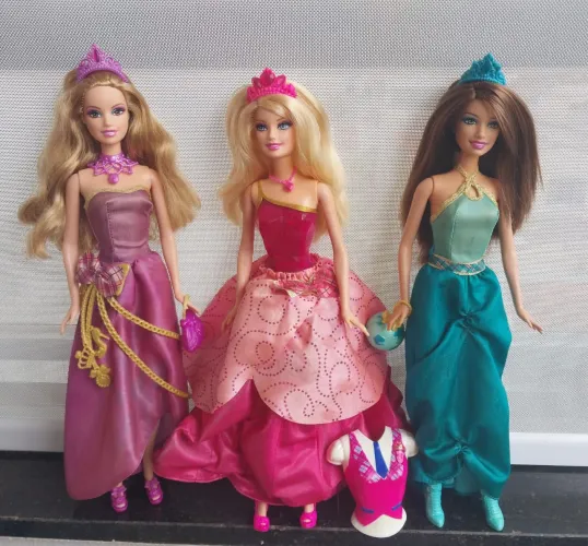 Barbie Escola de Princesas - Delancy, Blair e Hadley