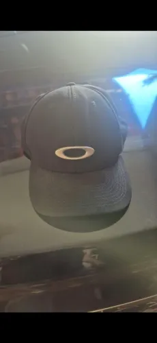 Boné Oaklay usado novinho